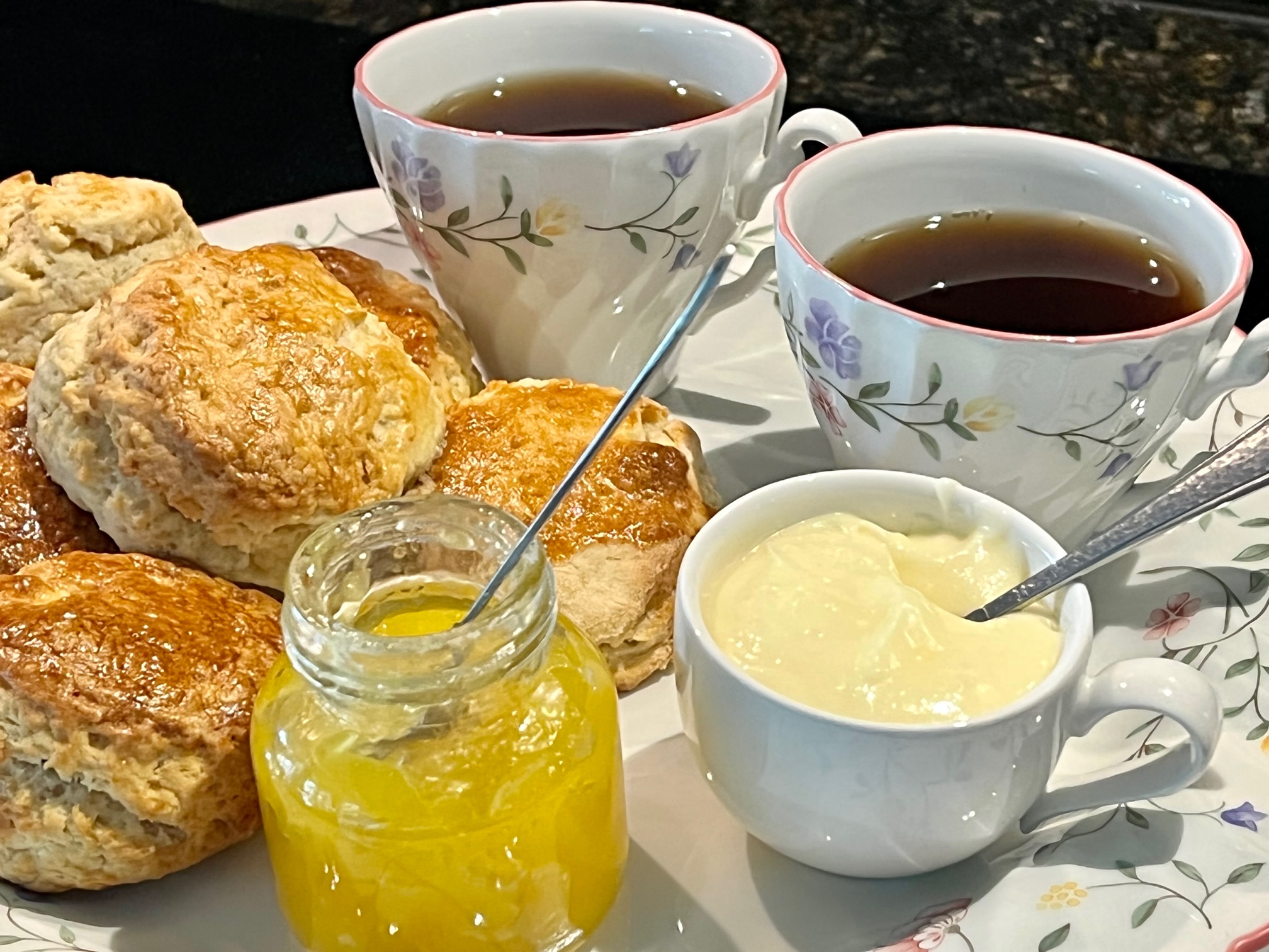 Roelanda’s scones met zelfgemaakte lemoncurd